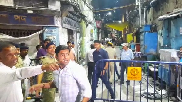 মুখ্যসচিব-স্বরাষ্ট্রসচিবকে যাওয়ার নির্দেশ মমতার মুখ্যসচিব-স্বরাষ্ট্রসচিবকে যাওয়ার নির্দেশ মমতার