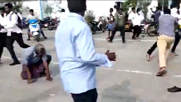  অন্ধ্রপ্রদেশের ছাত্রদের বাধা দেওয়ার অভিযোগ