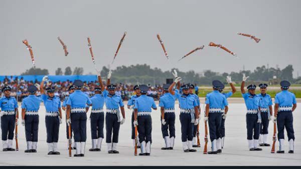 বায়ুসেনার নতুন ইউনিফর্ম বায়ুসেনার নতুন ইউনিফর্ম