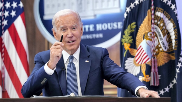 আস্থা হারাচ্ছে আমেরিকা ও ইউরোপের নাগরিকরা