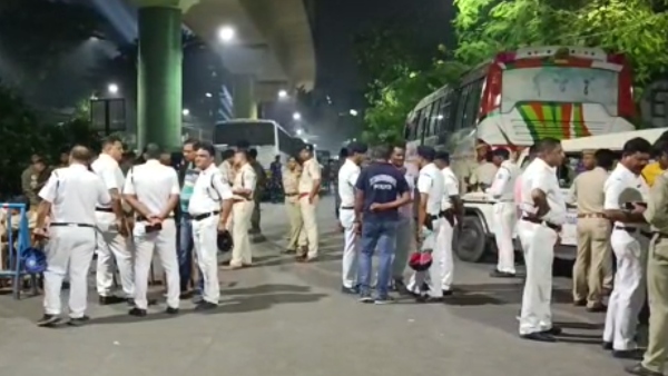 সকাল থেকেই ধরপাকড় শুরু করে দেয়