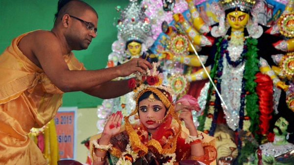  কুমারী পুজো করুন