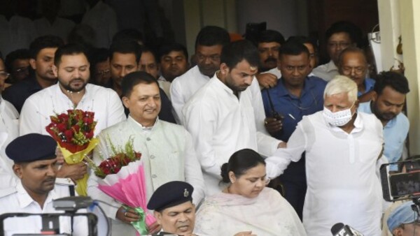 রাজনৈতিক চক্রান্তের অভিযোগ