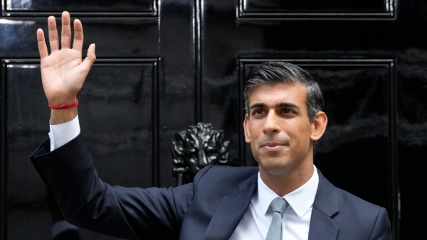 চরম সংকটে ব্রিটেন