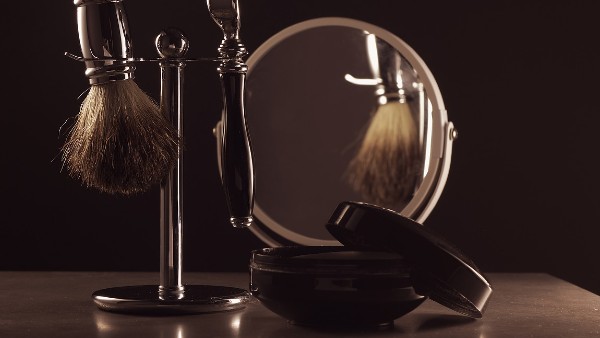 আয়না দেখবেন না আয়না দেখবেন না