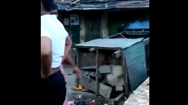 এলাকায় পুলিশ মোতায়েন