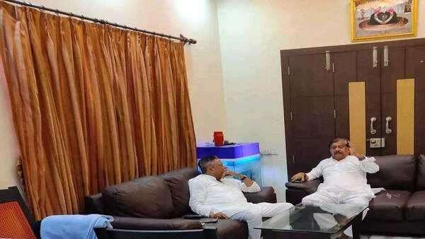 মুকুল রায়ের বাড়িতে নেতাদের আনাগোনা