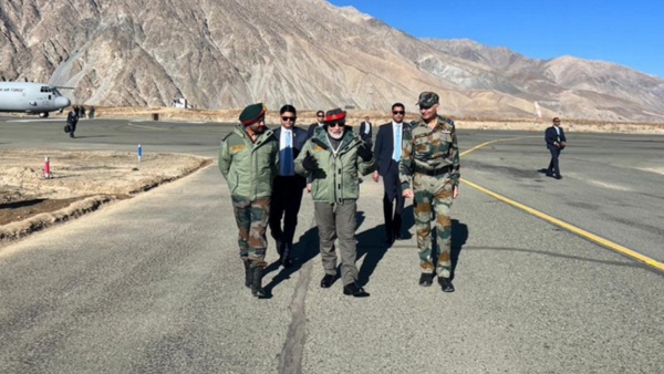 ভারতের সামরিক বাহিনী আগের থেকে শক্তিশালী ভারতের সামরিক বাহিনী আগের থেকে শক্তিশালী