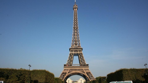  প্যারিসের আইফেল টাওয়ার