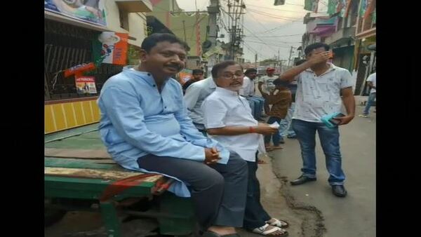 পাপের কালি কেন দিদির সাদা কাপড়ে