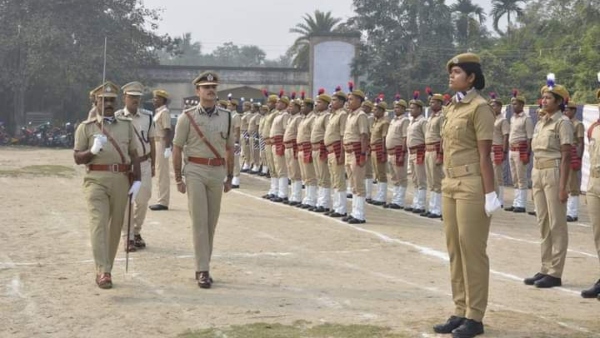 গ্রামীণ জেলা পুলিশের এক ট্রাফিক কর্তা 