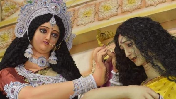 কাঁদছে ভারত মাতা, সেনাকে উৎসর্গ করে তৈরি মাতৃ প্রতিমা কাঁদছে ভারত মাতা, সেনাকে উৎসর্গ করে তৈরি মাতৃ প্রতিমা