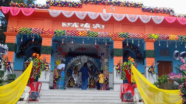 ন'টি বাড়ির উদ্যোগে এই পুজো