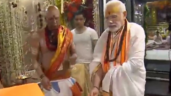 ১০৮ টি স্তম্ভ বানানো হয়েছে