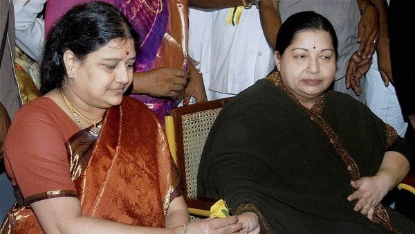 কারা রয়েছেন কমিশনে