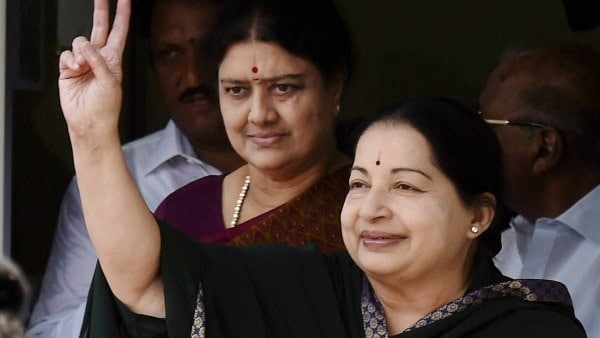 চাপ বাড়ল শশীকলার