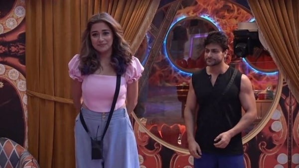 টিনা–শার্লিনের সম্পর্ক এগোচ্ছে কোন পথে টিনা–শার্লিনের সম্পর্ক এগোচ্ছে কোন পথে