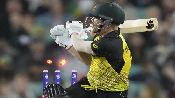 শুরু থেকেই চাপে অস্ট্রেলিয়া শুরু থেকেই চাপে অস্ট্রেলিয়া