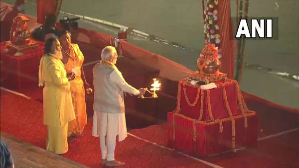 যোগীর দ্বিতীয় মেয়াদে প্রথম দীপোৎসব যোগীর দ্বিতীয় মেয়াদে প্রথম দীপোৎসব