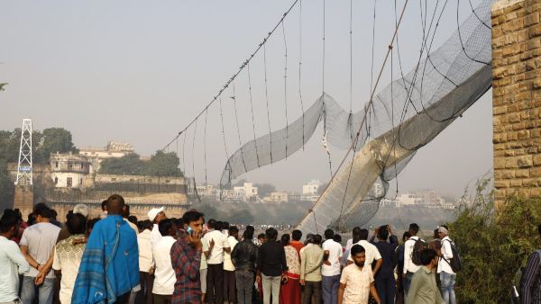 ফিট সার্টিফিকেট ছাড়াই খোলা হয় ব্রিজটি ফিট সার্টিফিকেট ছাড়াই খোলা হয় ব্রিজটি
