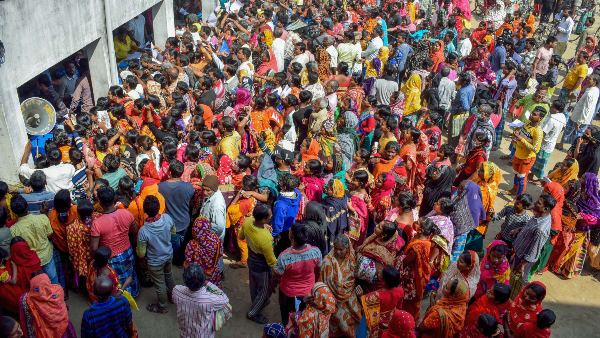 চমকের নাম অবশ্যই মোবাইল ক্যাম্প চমকের নাম অবশ্যই মোবাইল ক্যাম্প