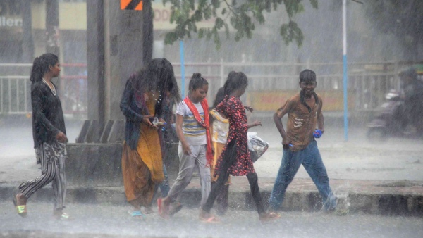 বজ্রবিদ্যুৎ-সহ বৃষ্টি হবে। বজ্রবিদ্যুৎ-সহ বৃষ্টি হবে।