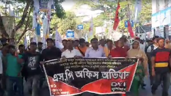 টাকা চেয়ে হুমকির মুখে পড়তে হয় আব্দুর রহমানকে