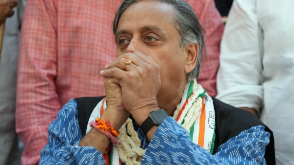 থারুরের ১০৭২ ভোট গান্ধী পরিবারের প্রতি একটা বার্তা