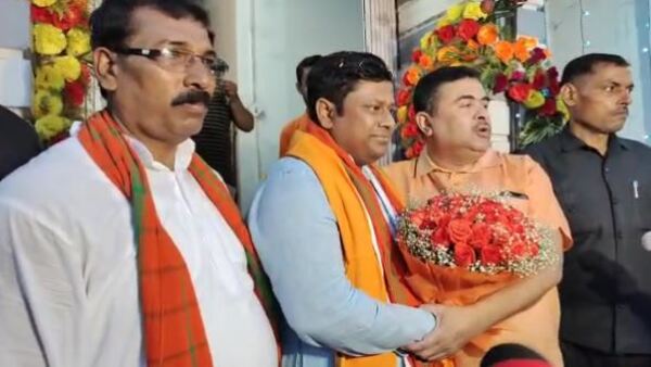 শোভনের নিশানায় শুভেন্দু