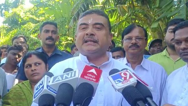 বড় চোর ধরা পড়বে। কিন্ত্য সে কে?