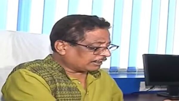  দলে দুই শ্রেণি