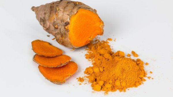 হলুদের জল ছেটান