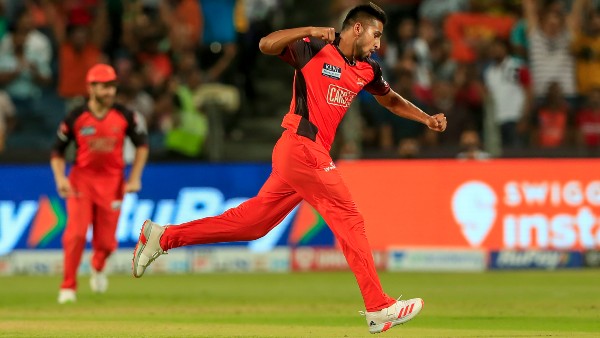 আইপিএল-এ উমরান মালিকের পারফরম্যান্স এবং ভারতের হয়ে অভিষেক: