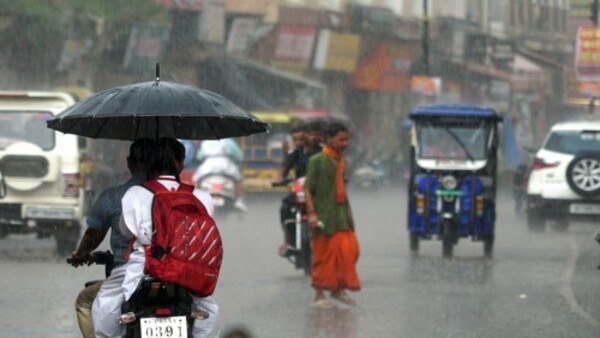 ঘৃর্ণাবর্ত ও বর্ষা বিদায় ঘৃর্ণাবর্ত ও বর্ষা বিদায়