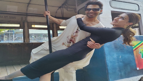 বরুণ–কৃতীর ফ্যাশন ছিল দেখার মতো বরুণ–কৃতীর ফ্যাশন ছিল দেখার মতো