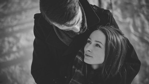 সঙ্গীর প্রতি বিশ্বাসী হয়ে থাকেন সঙ্গীর প্রতি বিশ্বাসী হয়ে থাকেন