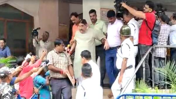 সিবিআই নজরে অনুব্রত ঘনিষ্ঠরা সিবিআই নজরে অনুব্রত ঘনিষ্ঠরা