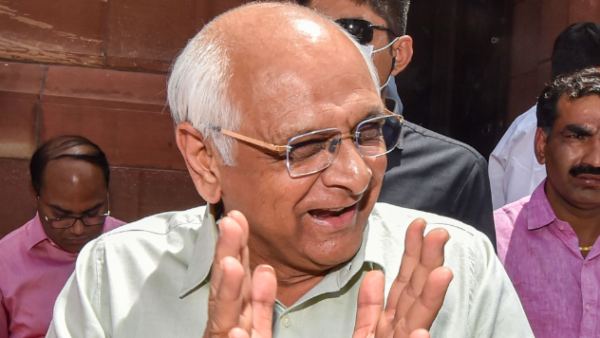 গুজরাতের মুখ্যমন্ত্রীর হাতে কোনও ক্ষমতা নেই!