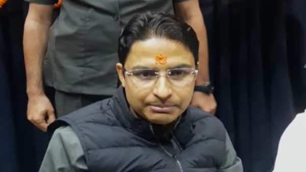 দার্জিলিংয়ের প্রায় ৫০০টি পরিবার বিভিন্ন দল ছেড়ে বিজেপিতে