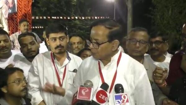 হাওড়া আর বালির মধ্যে বিরোধ বাধিয়েছে হাওড়া আর বালির মধ্যে বিরোধ বাধিয়েছে