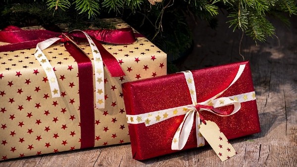 গয়না উপহার দেওয়া