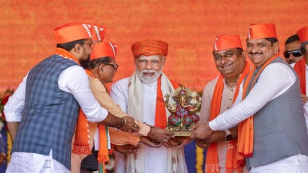 ২০০২-এ মোদী কার্যত একাই হারিয়েছিলেন কংগ্রেসকে