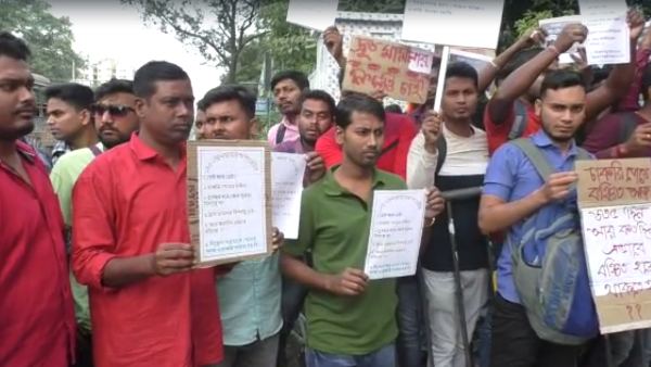 ক্যামাখস্ট্রিটে তুলকালাম ক্যামাখস্ট্রিটে তুলকালাম
