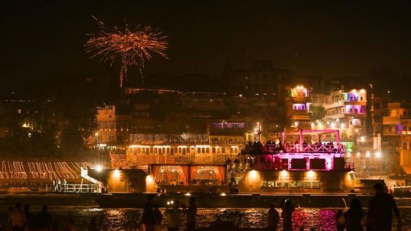  ১০ লাখ প্রদীপ আর ফুলের সাজে দেব দীপাবলি