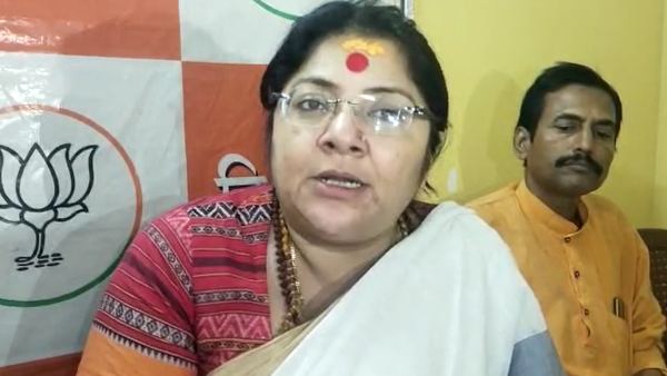 বিজেপি সাংসদ লকেট চট্টোপাধ্যায়কে একহাত