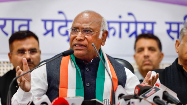 কংগ্রেসের ভোট শেয়ার অর্ধেক 