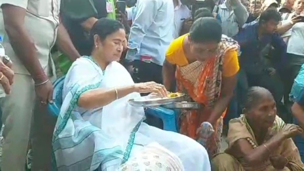 ইছামতিতে নৌকা বিহার মুখ্যমন্ত্রীর ইছামতিতে নৌকা বিহার মুখ্যমন্ত্রীর