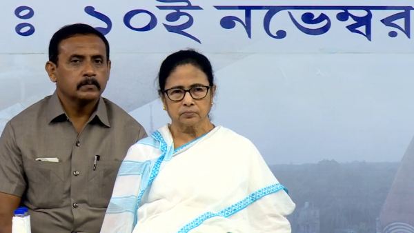 আমন্ত্রণ নিয়ে শুরু হয়েছে বিতর্ক। আমন্ত্রণ নিয়ে শুরু হয়েছে বিতর্ক।