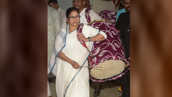 দুর্গাপুজোর সময় ঢাক বাজিয়েছিলেন