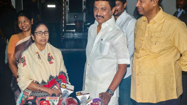 স্ট্যালিন-সহ ডিএমকের নেতা-নেত্রীদের সঙ্গে বৈঠকের পর 